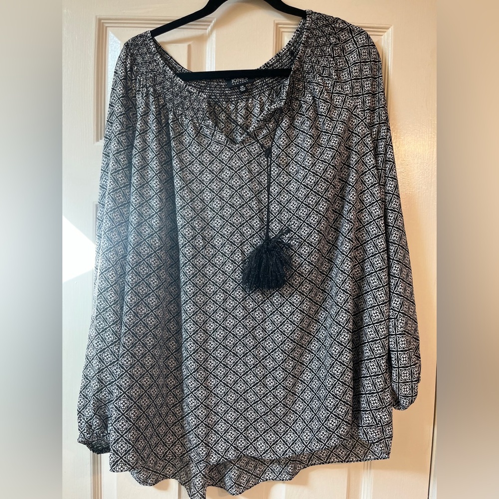 Jones of New York Navy and White Patterned Blouse